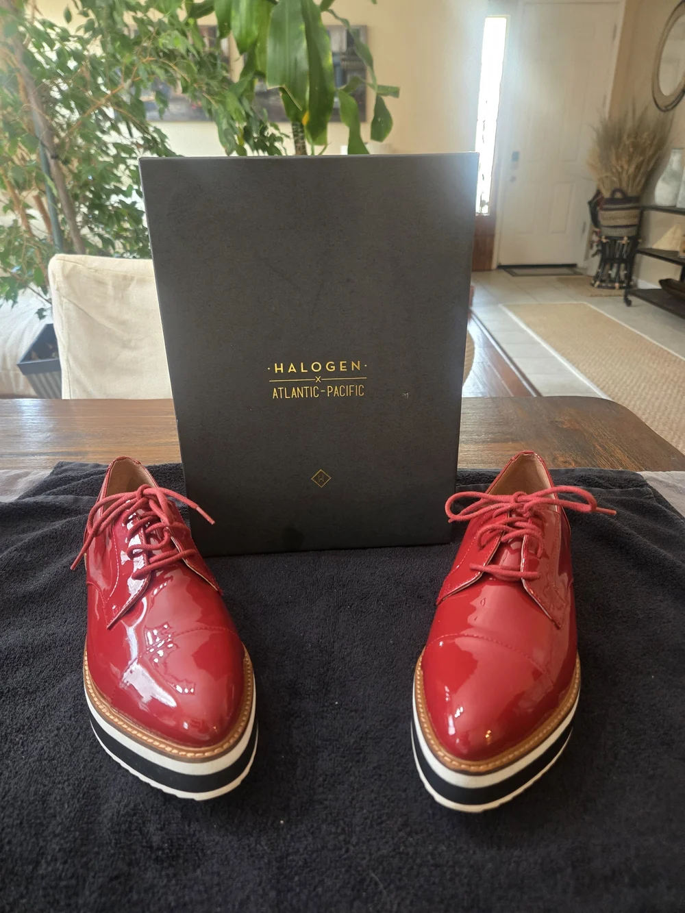 Halogen Women's Red Patent Leather Platform Brogue Shoes Size 11 EUC